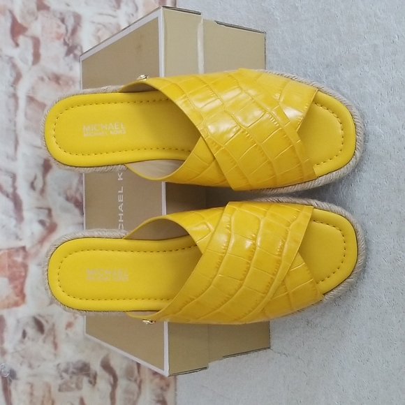New Michael Kors Linden Croc-Embossed Sandals - Picture 7 of 13
